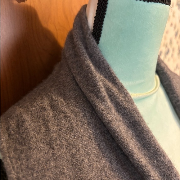 TAHARI PURE LUXE 100% CASHMERE CARDIGAN - Picture 2 of 8